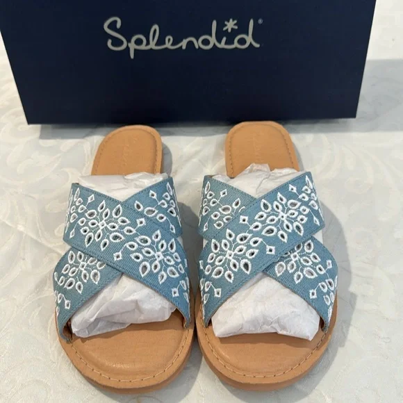 Splendid Salvia Embroidered Eyelet Slides. Size 7.5 - Picture 3 of 10